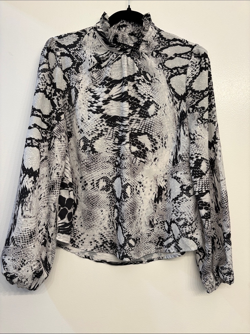 Women's Black & White Snake Print Long-Sleeve Blouse
